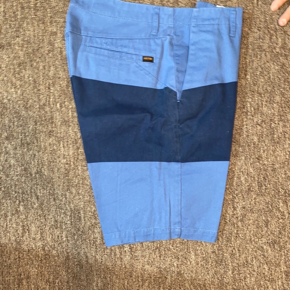 Volcom shorts - Picture 3 of 4